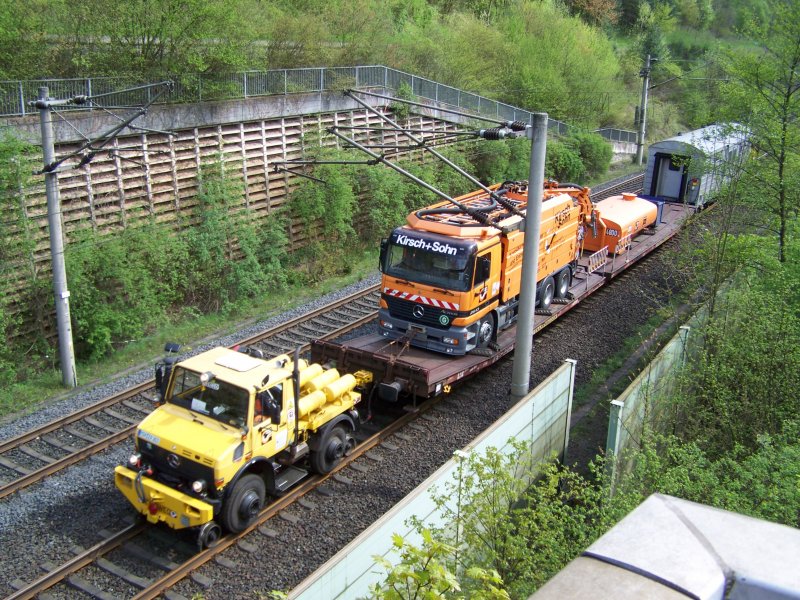 Heute (29.04.08) bei Burgsinn (KBS 801/351): Arbeitszug zur Tunnelreinigung/ICE-Bergung.
