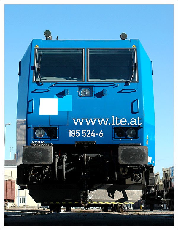 Heute am Vormittag des 2.2.2007 wurde auch die 3te LTE Maschine, 185 524 foliert, und pr�sentierte sich zu Mittag im LTE Design vor der Werkst�ttenhalle der GKB in Graz.