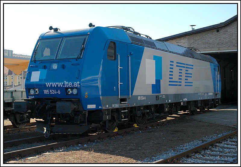 Heute am Vormittag des 2.2.2007 wurde auch die 3te LTE Maschine, 185 524 foliert, und pr�sentierte sich zu Mittag im LTE Design vor der Werkst�ttenhalle der GKB in Graz.