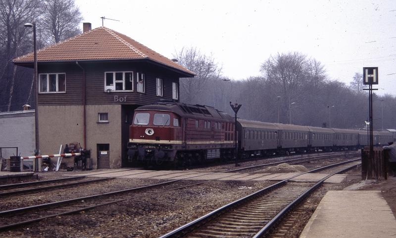 Heute qulen sich hier keine Diesel oder Dampfloks mehr, sondern lssig rollen E-Loks die Rampe nach Blankenheim empor.