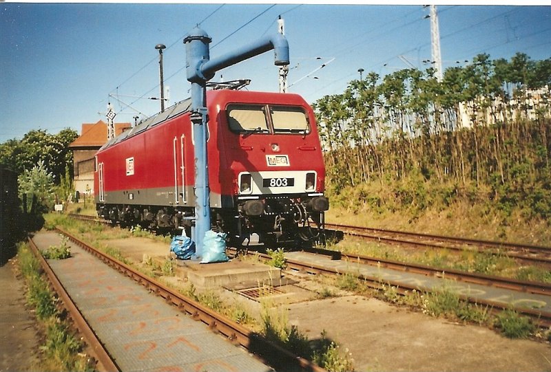Heute werden Grtenteils Privatbahnloks in der Einsatzstelle Berlin Lichtenberg abgestellt.Hier steht die MEG 803 (156 003)im Sommer 2007 in der Einsatzstelle Lichtenberg.