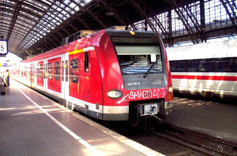 Heute(01.04.2005) kommt der 423 191 auch mal zu der Ehre einen RE zu �bernehmen. 423 191 als RE9  Rhein-Sieg-Express  von K�ln Hbf nach Au(Sieg).