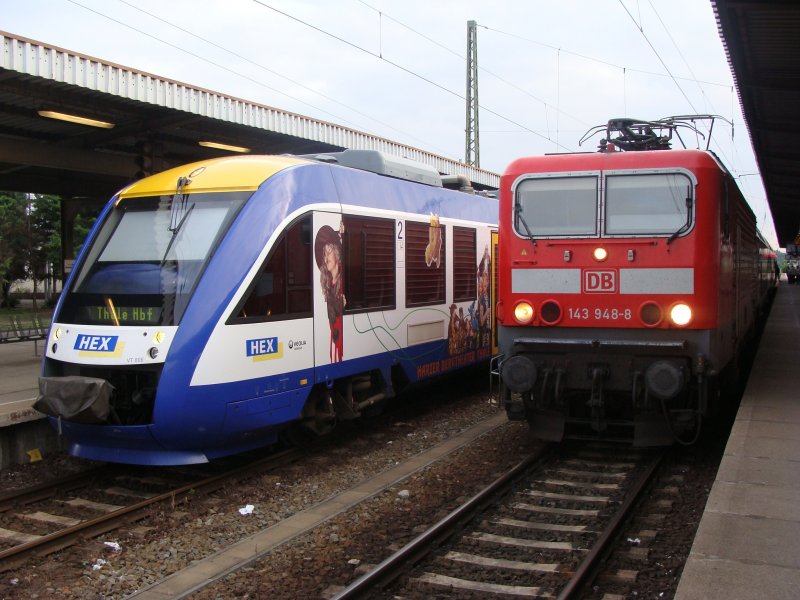 HEX VT 806 + 143 948 am 28.6.2009 in Magdeburg Hbf.