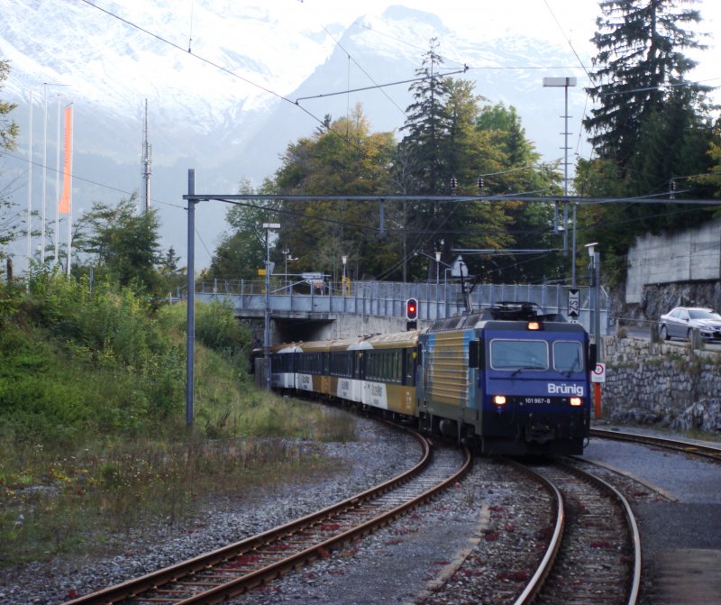 HGe 4/4 101 967 mit GoldenPass nach Luzern auf dem Brnig am 29.09.2007