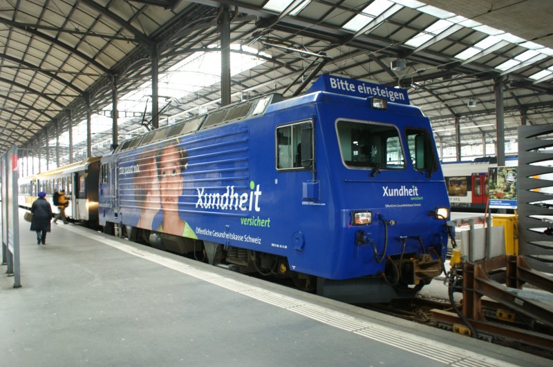 HGe 4/4 101962 dern Zentralbahn als Werbelokomotive fr die ffentl. Gesundheitskasse der Schweiz. Aufgenommen am 31.03.2009 in Luzern.