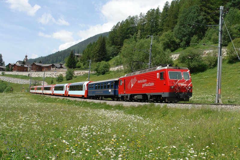 HGe 4/4 II 103 et train Glacier-Express vers Blitzingen 18 juin 2006