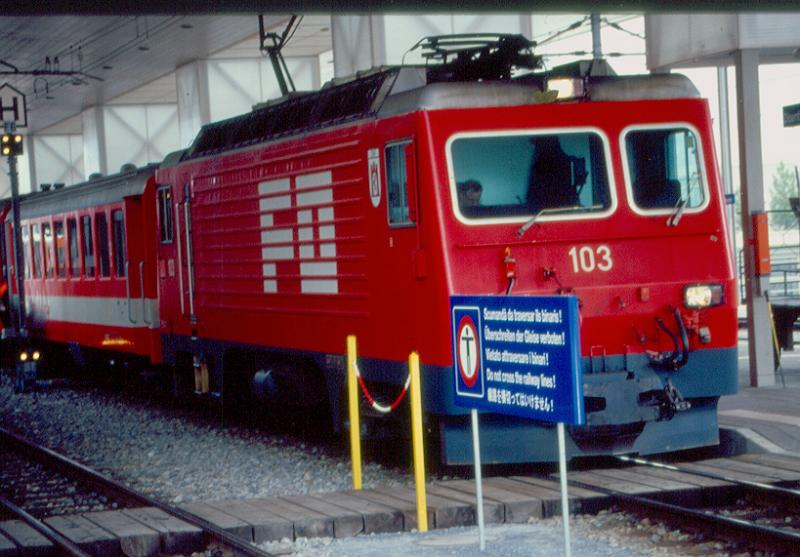 HGe 4/4 II  103
26.04.03 Disentis