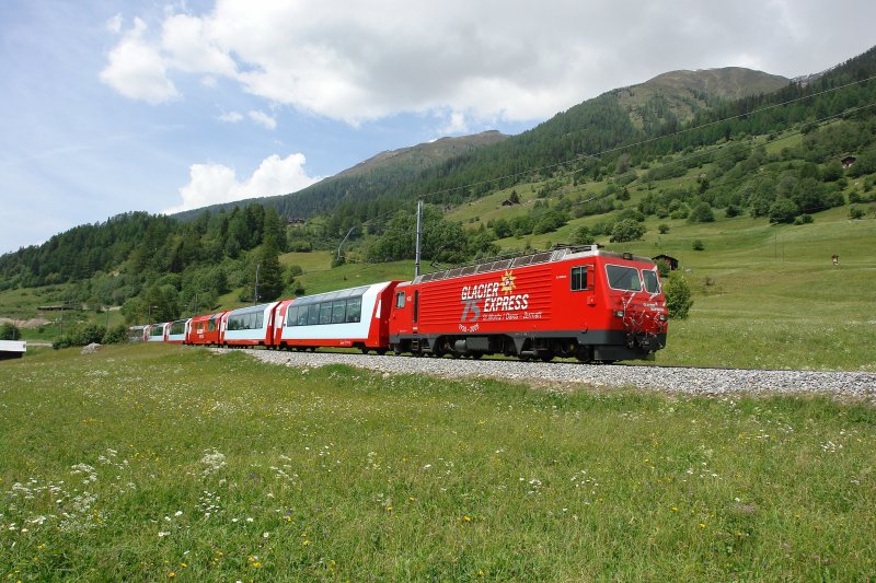 HGe 4/4 II 106 et train Glacier-Express vers Blitzingen 18 juin 2006