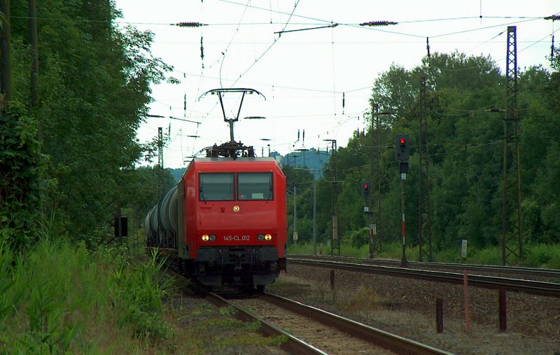 HGK 145-CL 012 mit Kesselwagen Richtung Grokorbetha, auf dem berholgleis in Naumburg (Saale); 13.07.2009