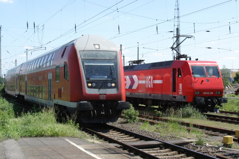 HGK 145-CL-012 und der Regionalexpress 7 am 23.5.09 in Krefel Hbf