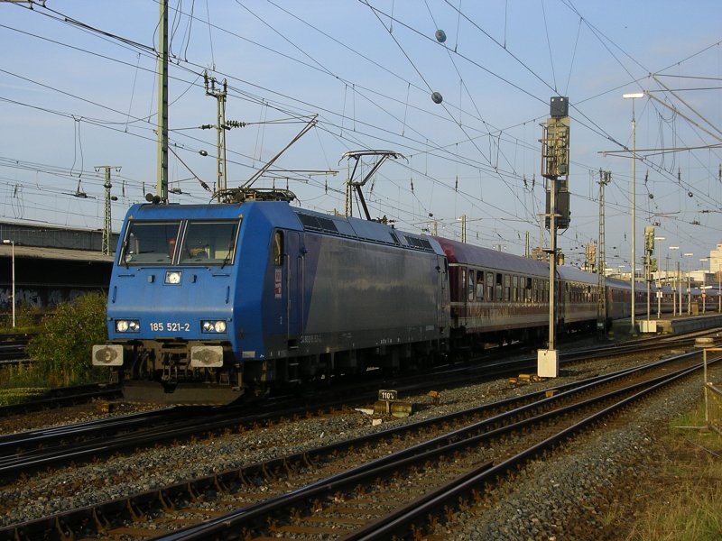 HGK 185 521-2 mit SDZ 95241 von Sudenberg nach Kln Hbf.,im Dortmunder Hbf.,Ausfahrt Gleis 20.(21.09.2008)
