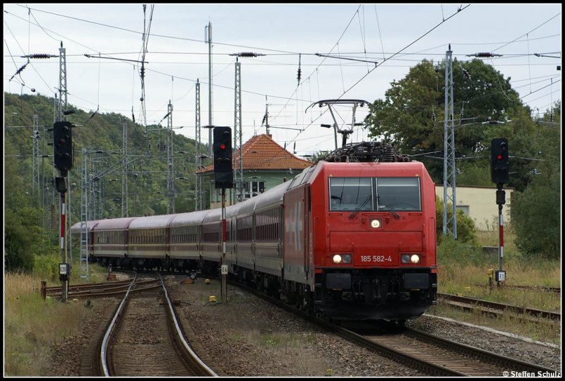 HGK 185 582 bernahm am 21.09.08 den Suferzug von Binz nach Kln. Aufgenommen habe ich das Bild in Lietzow/Rgen