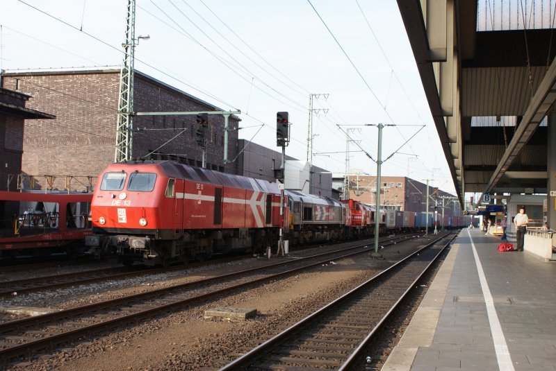 HGK DE 13 + HGK 673 + HGK DE 81 + HGK DE 63 mit einem Containerzug in Dsseldorf Hbf am 31.08.08