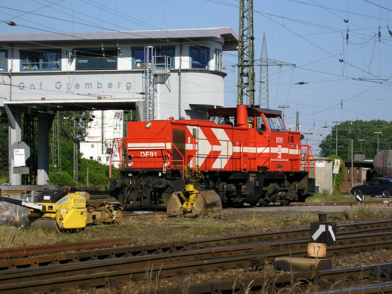 HGK DE91 verlsst Gnf Gremberg (Kln) solo nach Ablieferung eines Kesselwagenzuges am 19.06.2007
