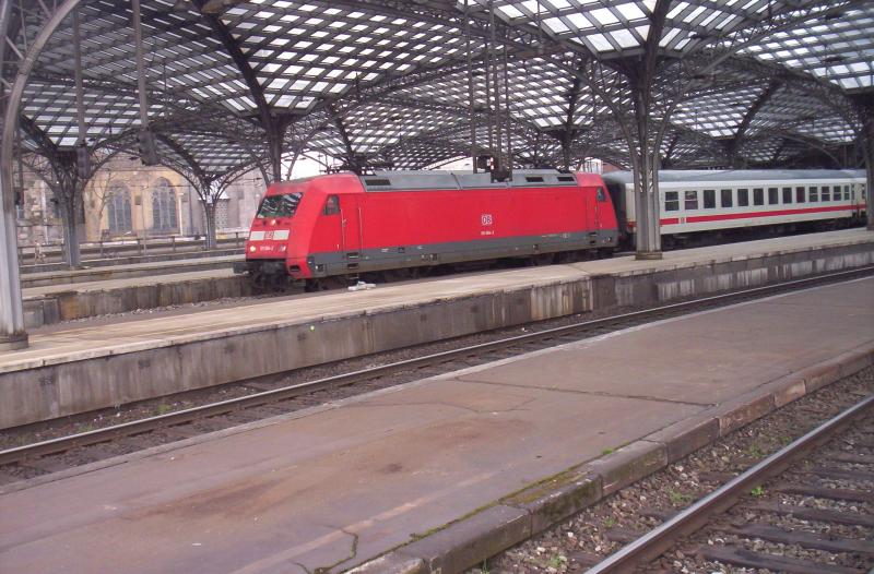 Hier 101 034-2 im Klner Hbf steht Abfahrt bereit richtung Dortmund. 03.04.05