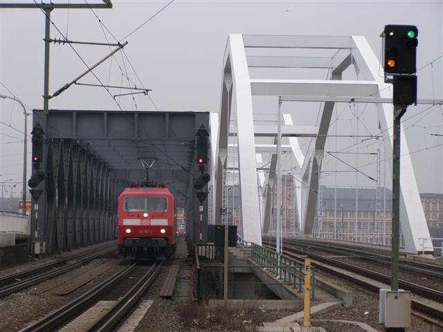 Hier ist 120 501 auf der brcke von Mannheim nach Ludwigshafen bei Messfahrten zu sehen. Das bild entstand am 19.02.07 in LU Mitte