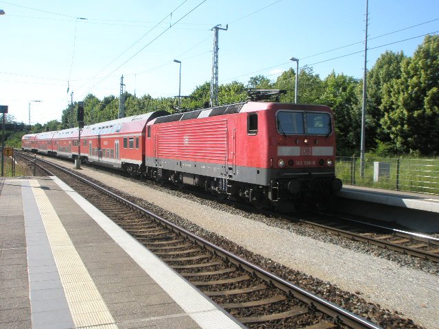 Hier 143 566-8, beim rangieren am 13.6.2009 in Bad Belzig.