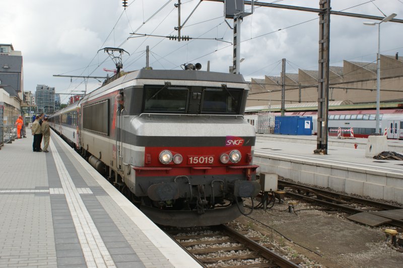 Hier ist 15019 mit EC Vauban Bruxelles Midi-Zrich am Bahnhof Luxembourg am 11.06.2009.