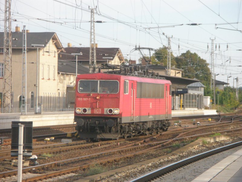 Hier 155 197-7, bei der Durchfahrt am 19.9.2009 durch Angermnde.