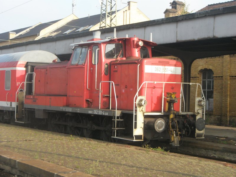 Hier 362 551-4, abgestellt am 21.10.2009 in Halle (Saale) Hbf.