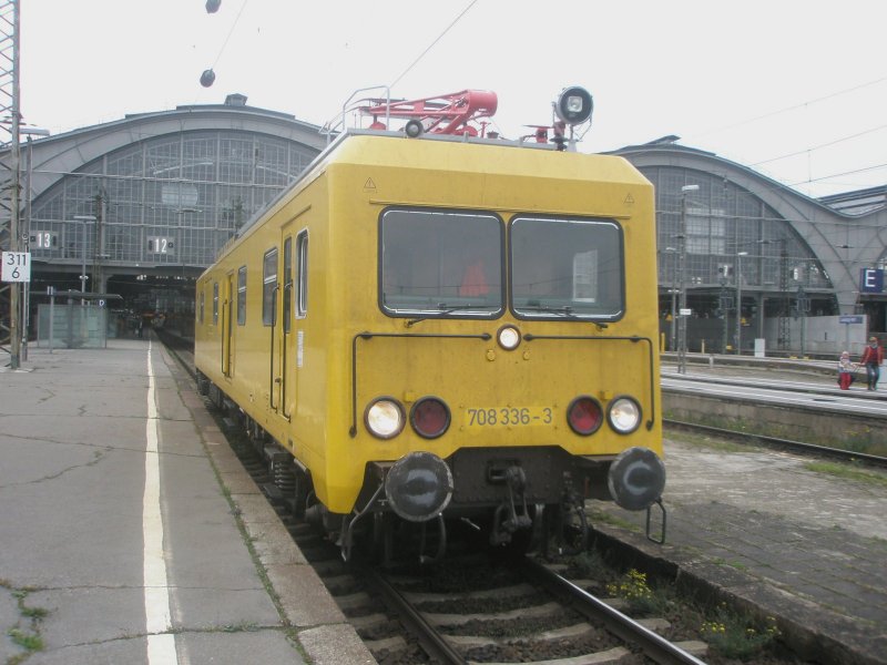 Hier 708 336-3, dieses Oberleitungsfahrzeug stand am 28.10.2009 im Leipziger Hbf.