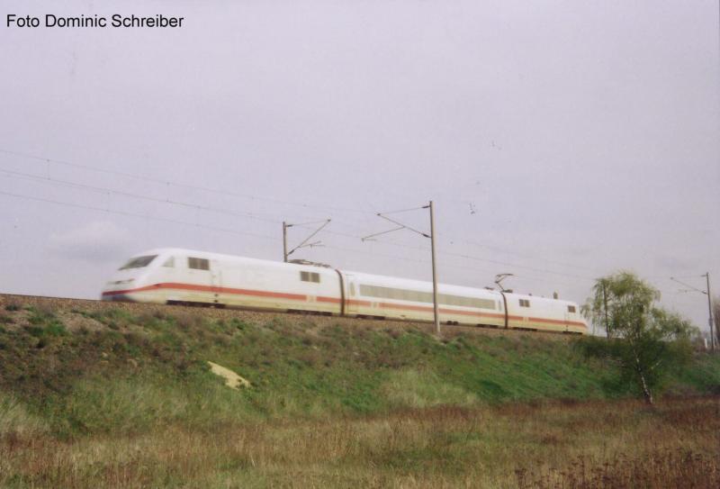 Hier auf dem Bild ist der Test ICE!! Als die Deutsche Bahn die Strecke Berlin ? Hamburg fr 230 Km/h ausgebaut hat, ist fr ein paar Tage ein Test ICE gefahren!! Hier zwischen Albrechtshof und Seegefeld/Herlitzwerke!!