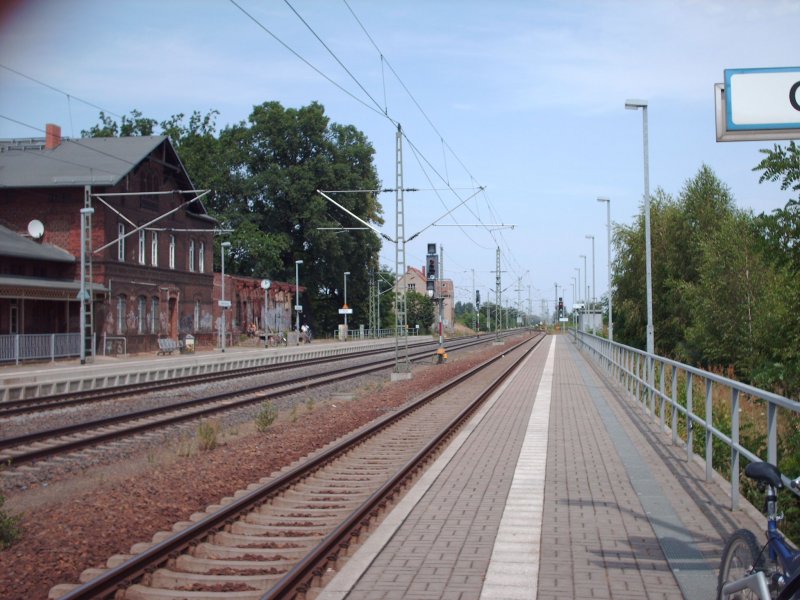 Hier der Bahnhof Grfenhainichen. Er liegt mitten auf der Strecke Bitterfeld - Wittenberg gelegen und ist auch der grte(auer Start- und Zielbahnhof).