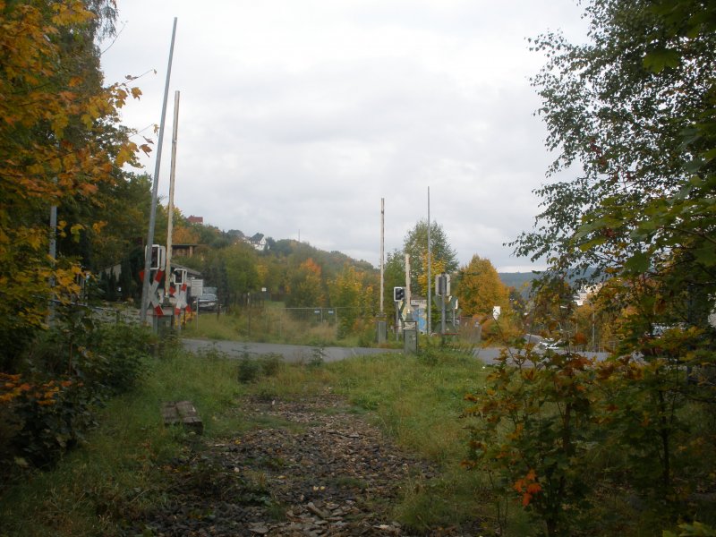 Hier der Bahnbergang(in Greiz)noch einmal vom ehemaligen Gleis aus! Aufgenommen am 04.10.08.