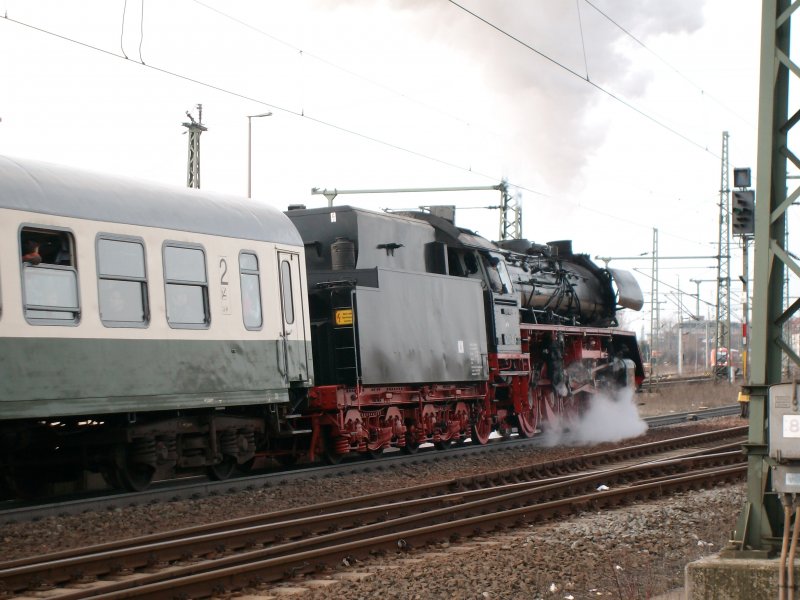Hier bei der Ausfahrt des Dampfsonderzuges aus Gotha nach Eisenach zum Sommergewinn.Die Dampflok war die BR 41 1144.Sie fuhr am 20.3 von Eisenach nach Saalfeld und am 21.3.09 wieder zurck.
