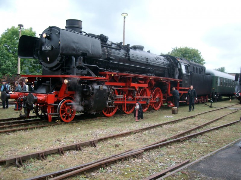 Hier die BR 44 0093-3 zum XV Dampfloktagen am 5.9.2009 im DLW Meiningen.