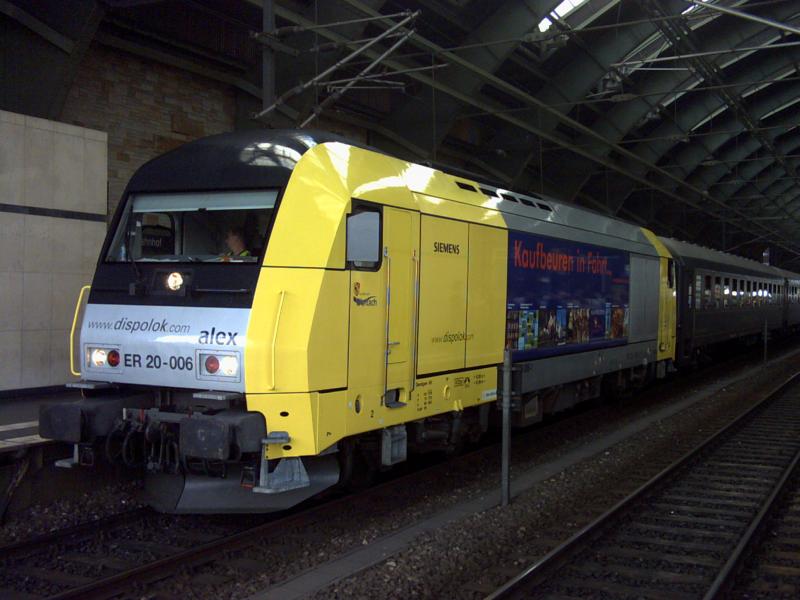 Hier die Dispolok von Siemens ER20-006 in Berlin Ostbahnhof mit einem Sonderzug am Haken.