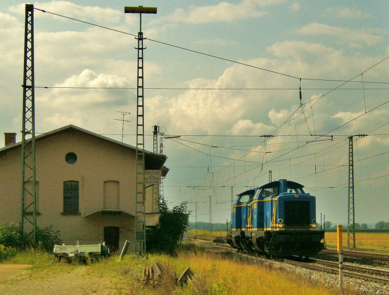 Hier ein Bild eines Lokzuges, von zwei V 1253 MBW die in Mangolding am 14.08.2009 durchgefahren sind.