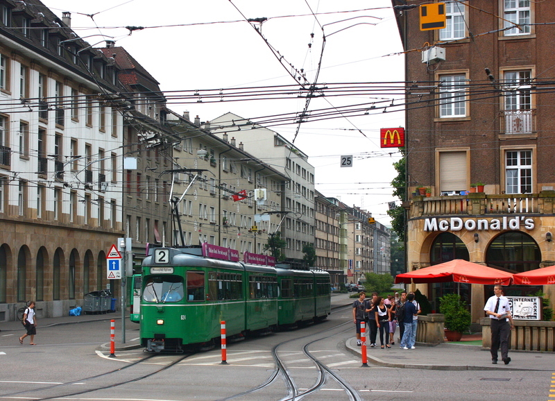 Hier ein Dwaggespann beim Badischen Bahnhof von Basel.