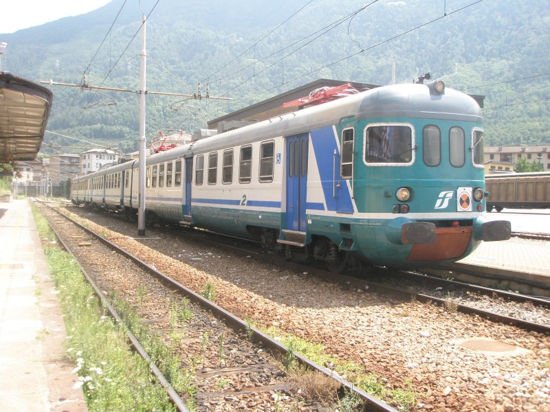 Hier ein italienischer Triebzug, dieser stand am 24.7.2009 in Tirano.