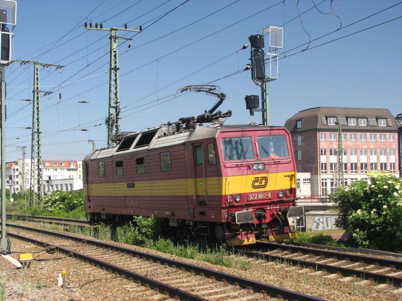 Hier ein Nachschu von 372 007-5 auf der Fahrt zum Gterbahnhof Dresden-Friedrichstadt.19.05.07