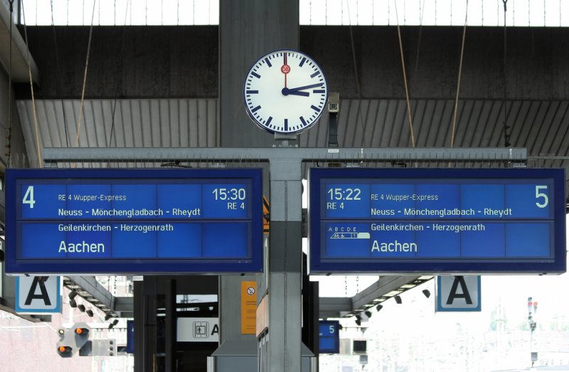 Hier ein RE4 Meeting in Dsseldorf HBF, einmal der stndliche um XX:22 und der Verstrker 8 Minuten im Anschluss