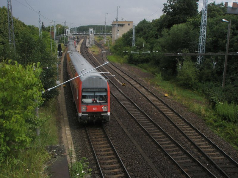Hier ein RE7 nach Dessau Hbf., bei der Ausfahrt am 20.7.2009 aus Bad Belzig.