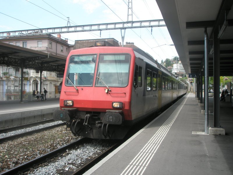 Hier ein Regio, bei der Einfahrt am 27.7.2009 in Montreux.