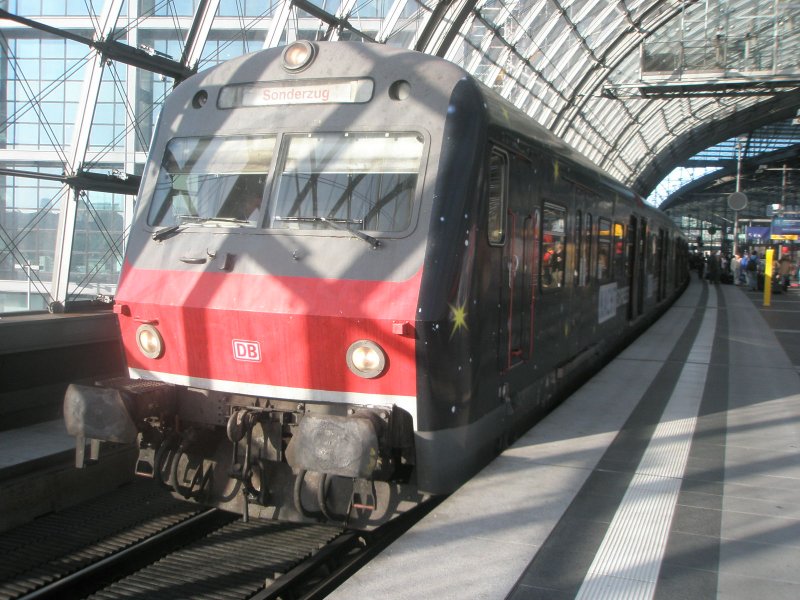 Hier ein S-Bahn Ergnzungszug von Potsdam Hbf. nach Berlin Ostbahnhof, bei der Aufahrt am 26.9.2009 aus Berlin Hbf.