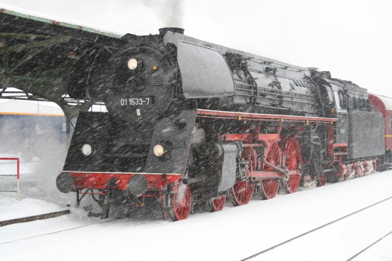 Hier ein schnes Winterportrt der 01 1533-7 in Bischofwerda.20.02.09