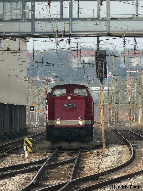 Hier ein Sichtungsbild aus Chemnitz Hbf: 112 326 wartet auf die Ausfahrt in Richtung Chemnitz Sd. Dort wird sie einen Schotterzug bernehmen.
Datum: 12.04.2008