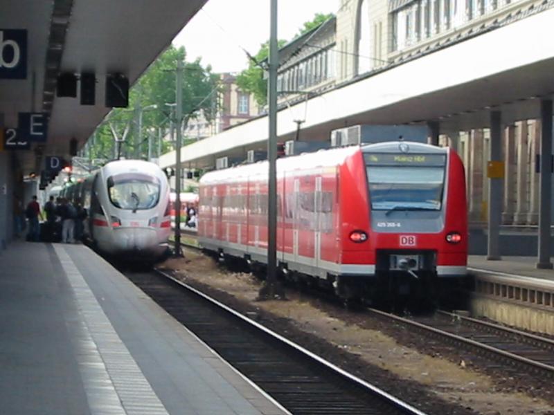 Hier ein Treffen zwischen 425 und ICE-T, die Z�ge sind eigentlich und der Technik Baugleich nur die Form ist anders.