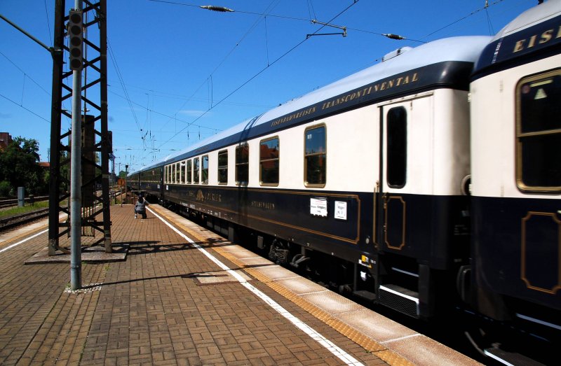 Hier ein Wagen des Classic-Courier-Express in der beige/blauen Lackierung. Fotografiert am 13.06.09 in Weimar.