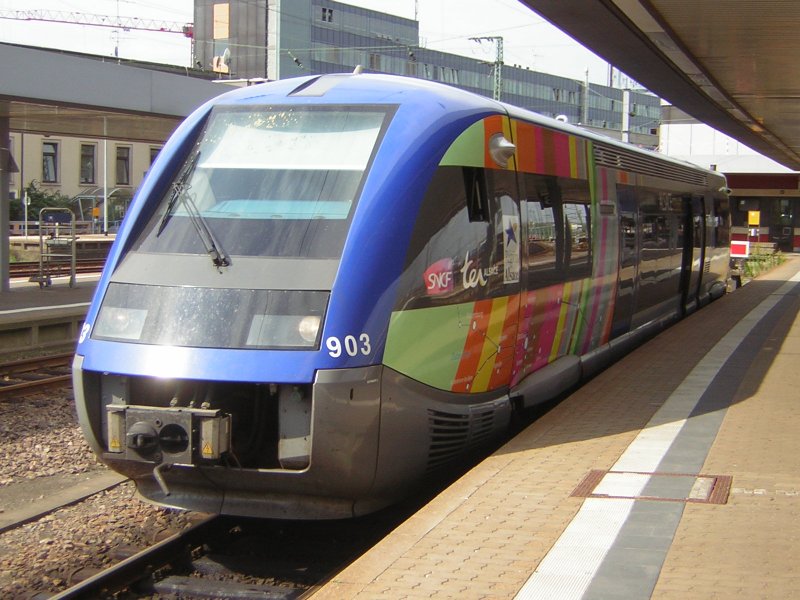 Hier ist ein Zug der SNCF zu sehen, der Zug fhrt mehrmals am Tag von Saarbrcken-Hauptbahnhof nach Strabourg.