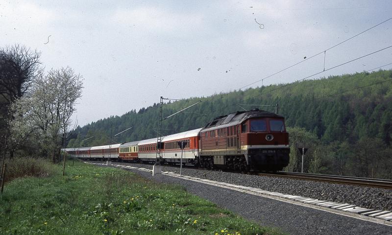 Hier genau an dieser Stelle gab der Dampfmotor der neuen Baureihe 19 001 seinen Geist auf zahlreiche Aufnahmen existieren von dieser historischen Stelle der Rampe Bebra H�nebach.