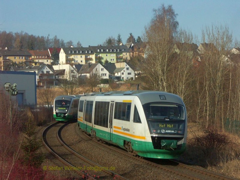 Hier das Grussfoto vom 06.02.2009 in Hof-Moschendorf. Glck gehabt!  Um den Reigen zu schliessen grsst der Fotograg die beiden Triebfahrzeugfhrer auf dem Wege! Kann sein, dass ich noch fter mal dort stehe....