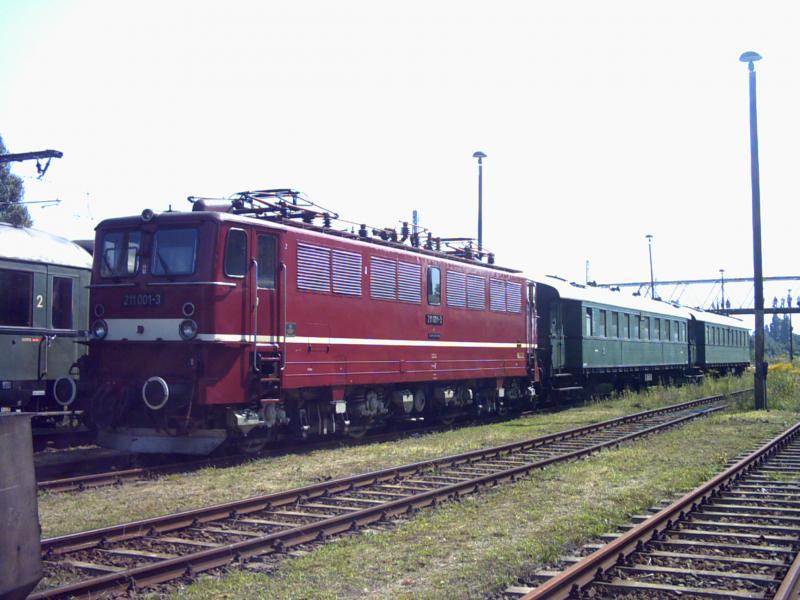 Hier haben wir 211 001 zum Eisenbahnfest in Schneweide zu Gast.