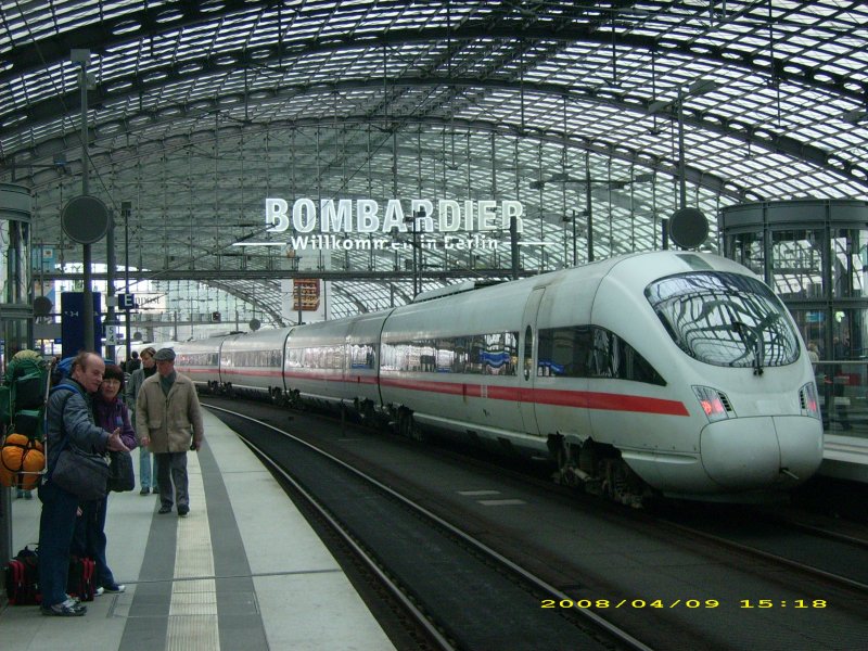 Hier der ICE-TD der den Zugschluss bildete. Fotografiert am 09.04.08 im Hauptbahnhof Berlin.