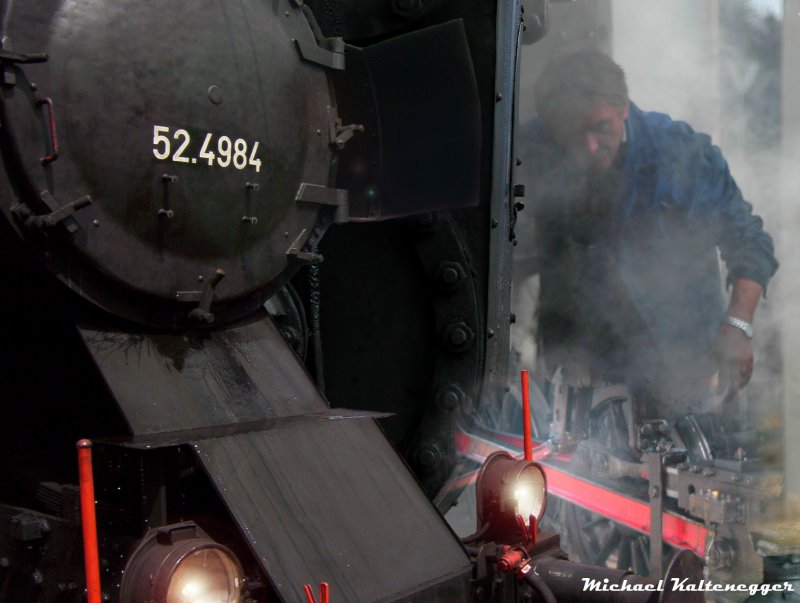 Hier eine kleine Kollage mit der 52.4984 und dem Lokfhrer.
PS. Danke an HP Reschinger und Erich Kodym fr die Rechte!!