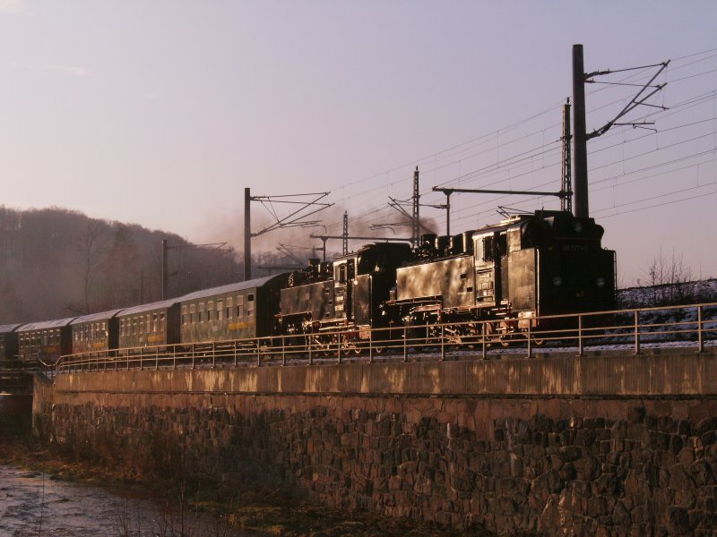 Hier kommt der Erffnungszug aus Dipps
wieder in Freital an am 13.12.08.